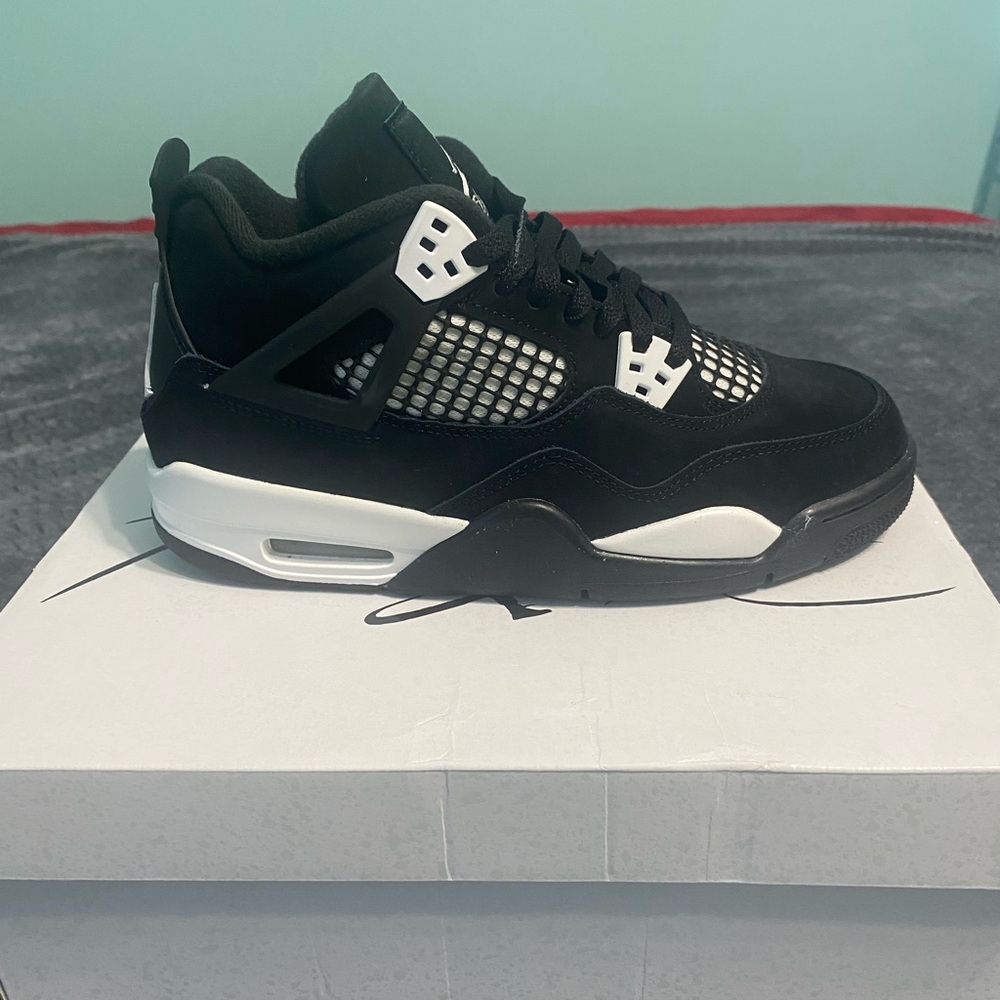 Jordan Retro 4 Black and White Sneakers
